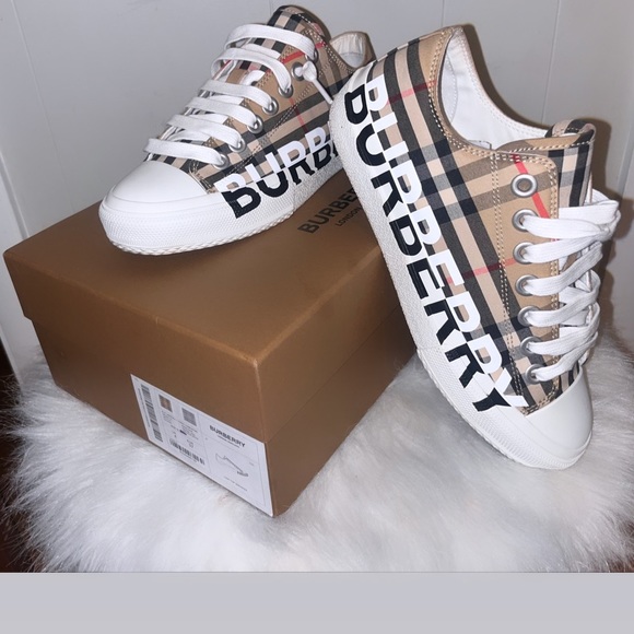 Worn once have all original box , tags and dust bag US 6.5w EU 37 - Picture 3 of 7